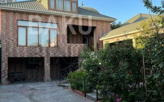 7 Room House / Villa for Sale in Baku