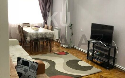 3 Room Old Apartment for Sale in Baku