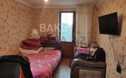 1 Room Old Apartment for Sale in Baku