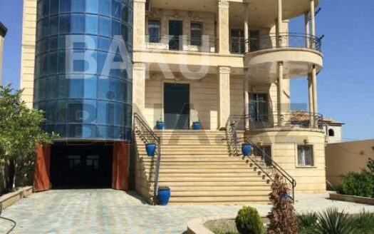 9 Room House / Villa for Sale in Baku