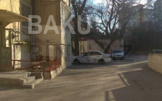 2 Rooms Old Apartment for Sale in Baku