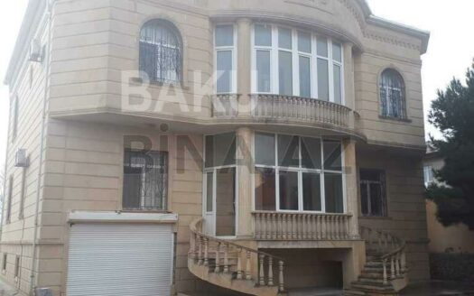 7 Room House / Villa for Sale in Baku