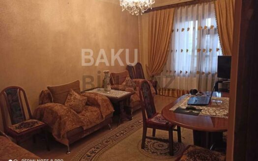 2 Rooms Old Apartment for Sale in Baku