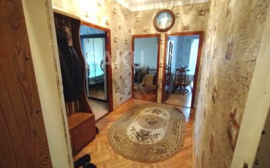 3 Room Old Apartment for Sale in Baku