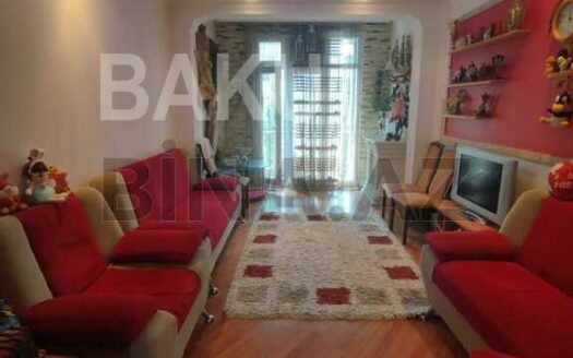 2 Rooms Old Apartment for Sale in Baku