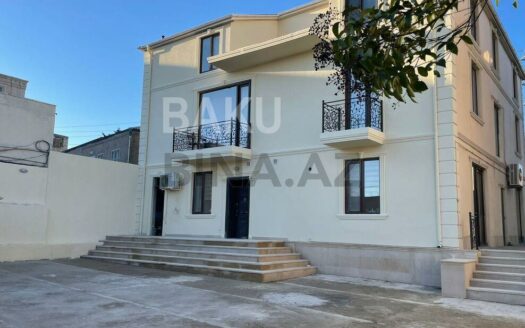 9 Room House / Villa for Sale in Baku