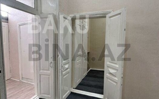 2 Rooms Old Apartment for Sale in Baku