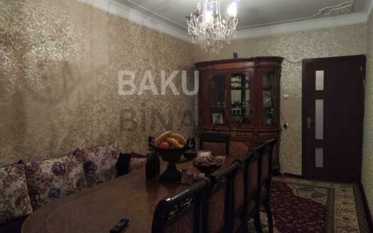 3 Room Old Apartment for Sale in Baku