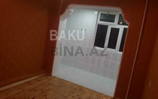 3 Room Old Apartment for Sale in Baku