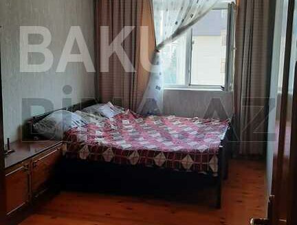 3 Room Old Apartment for Sale in Baku