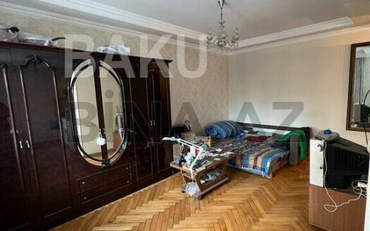 1 Room Old Apartment for Sale in Baku