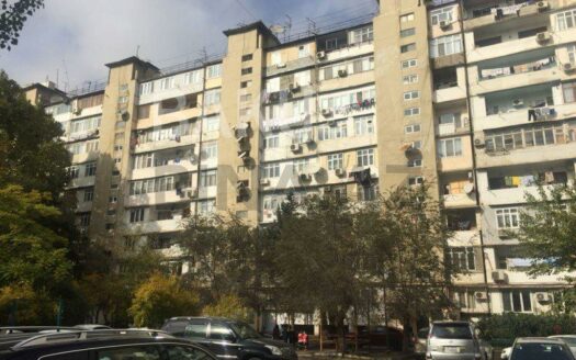 1 Room Old Apartment for Sale in Baku