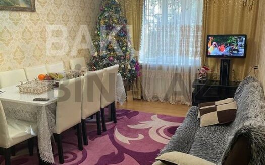 4 Room Old Apartment for Sale in Baku