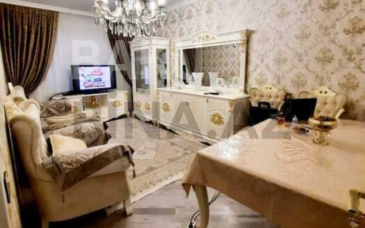 3 Room Old Apartment for Sale in Baku