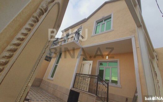 4 Room House / Villa for Sale in Baku