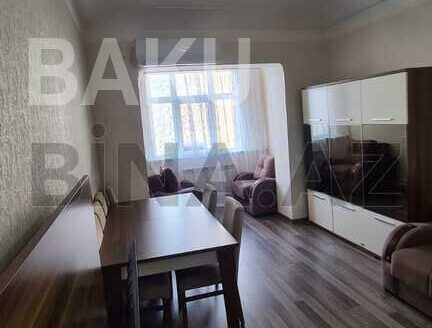 3 Room Old Apartment for Sale in Baku