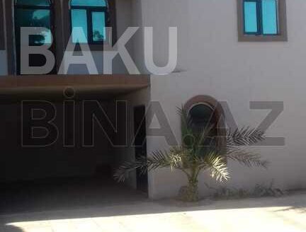 12-Room House / Villa for Sale in Baku