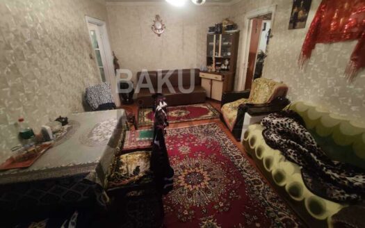 2 Rooms Old Apartment for Sale in Baku