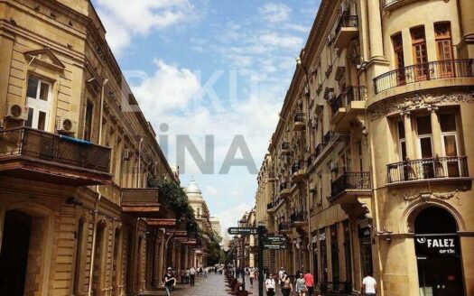 2 Rooms Old Apartment for Sale in Baku