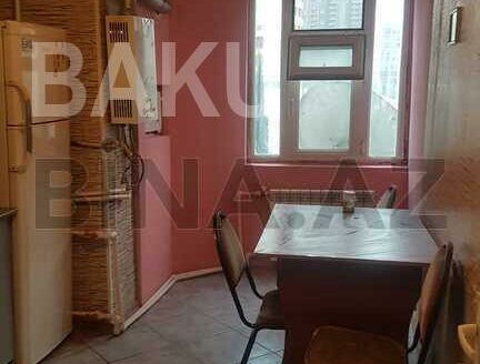 2 Rooms Old Apartment for Sale in Baku