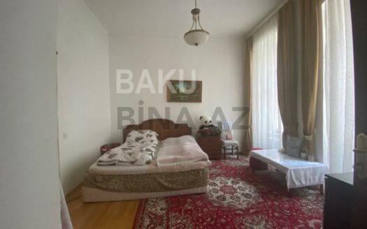 2 Rooms Old Apartment for Sale in Baku