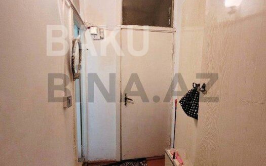 1 Room Old Apartment for Sale in Baku