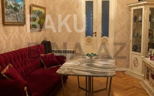 3 Room Old Apartment for Sale in Baku