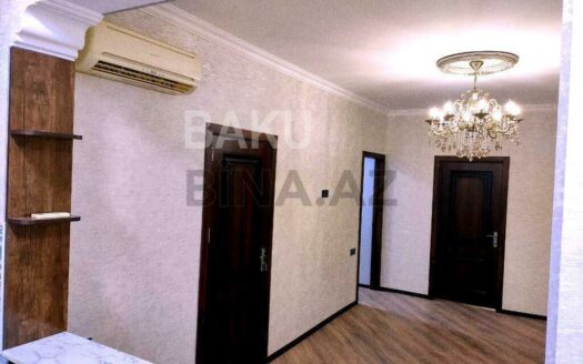 3 Room Old Apartment for Sale in Baku