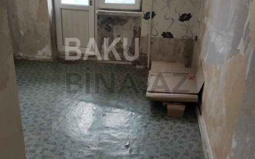 3 Room Old Apartment for Sale in Baku