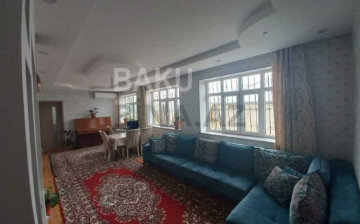 4 Room House / Villa for Sale in Baku