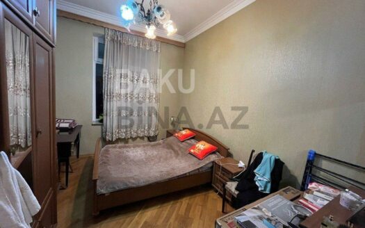 2 Rooms Old Apartment for Sale in Baku