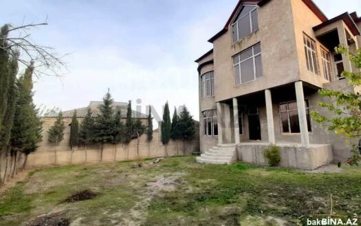 7 Room House / Villa for Sale in Baku