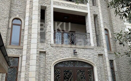 6 Room House / Villa for Sale in Baku