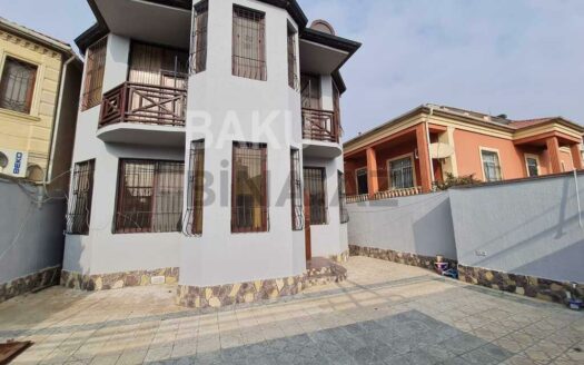 5 Room House / Villa for Sale in Baku