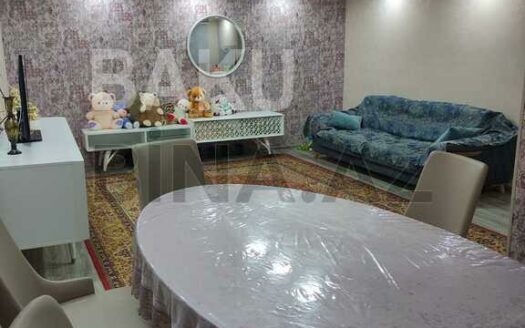 3 Room Old Apartment for Sale in Baku