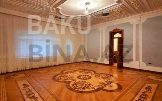 6 Room House / Villa for Sale in Baku