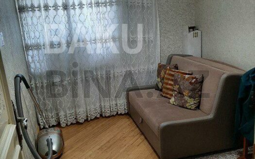 3 Room Old Apartment for Sale in Baku