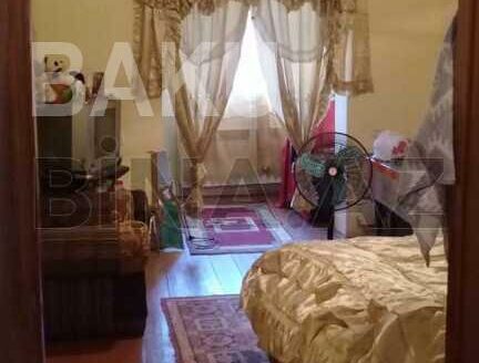 2 Rooms Old Apartment for Sale in Baku