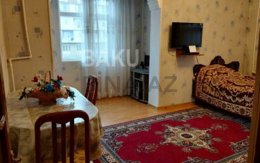 3 Room Old Apartment for Sale in Baku