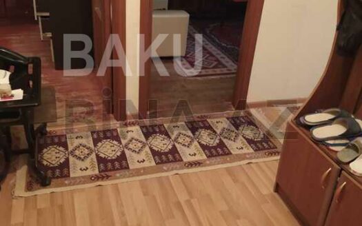 3 Room Old Apartment for Sale in Baku