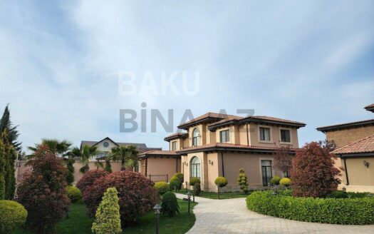 7 Room House / Villa for Sale in Baku