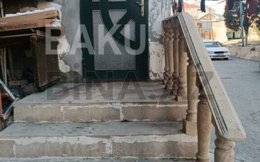 3 Room Old Apartment for Sale in Baku