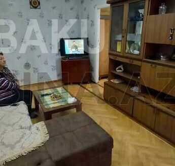 2 Rooms Old Apartment for Sale in Baku