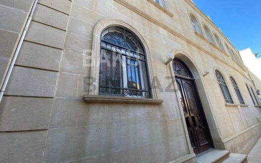 5 Room House / Villa for Sale in Baku