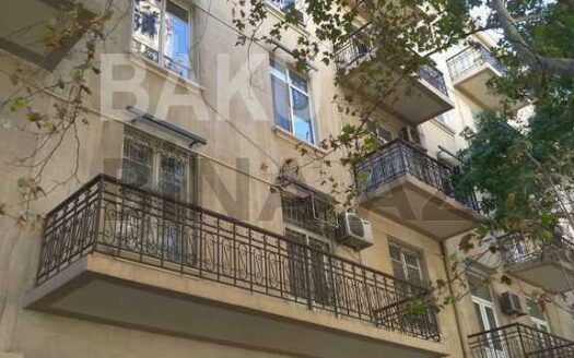 2 Rooms Old Apartment for Sale in Baku