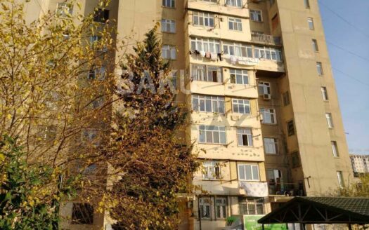 5-Room Old Apartment for Sale in Baku