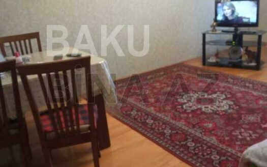 3 Room Old Apartment for Sale in Baku