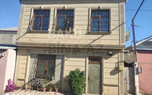 4 Room House / Villa for Sale in Baku