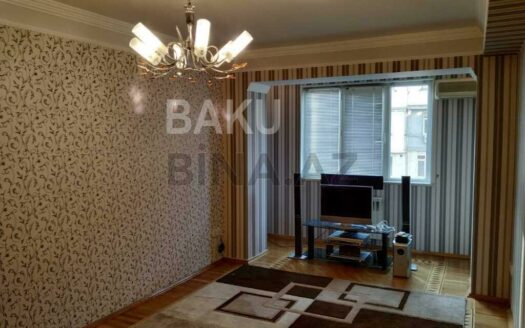 3 Room Old Apartment for Sale in Baku