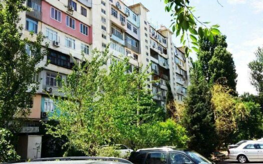 3 Room Old Apartment for Sale in Baku